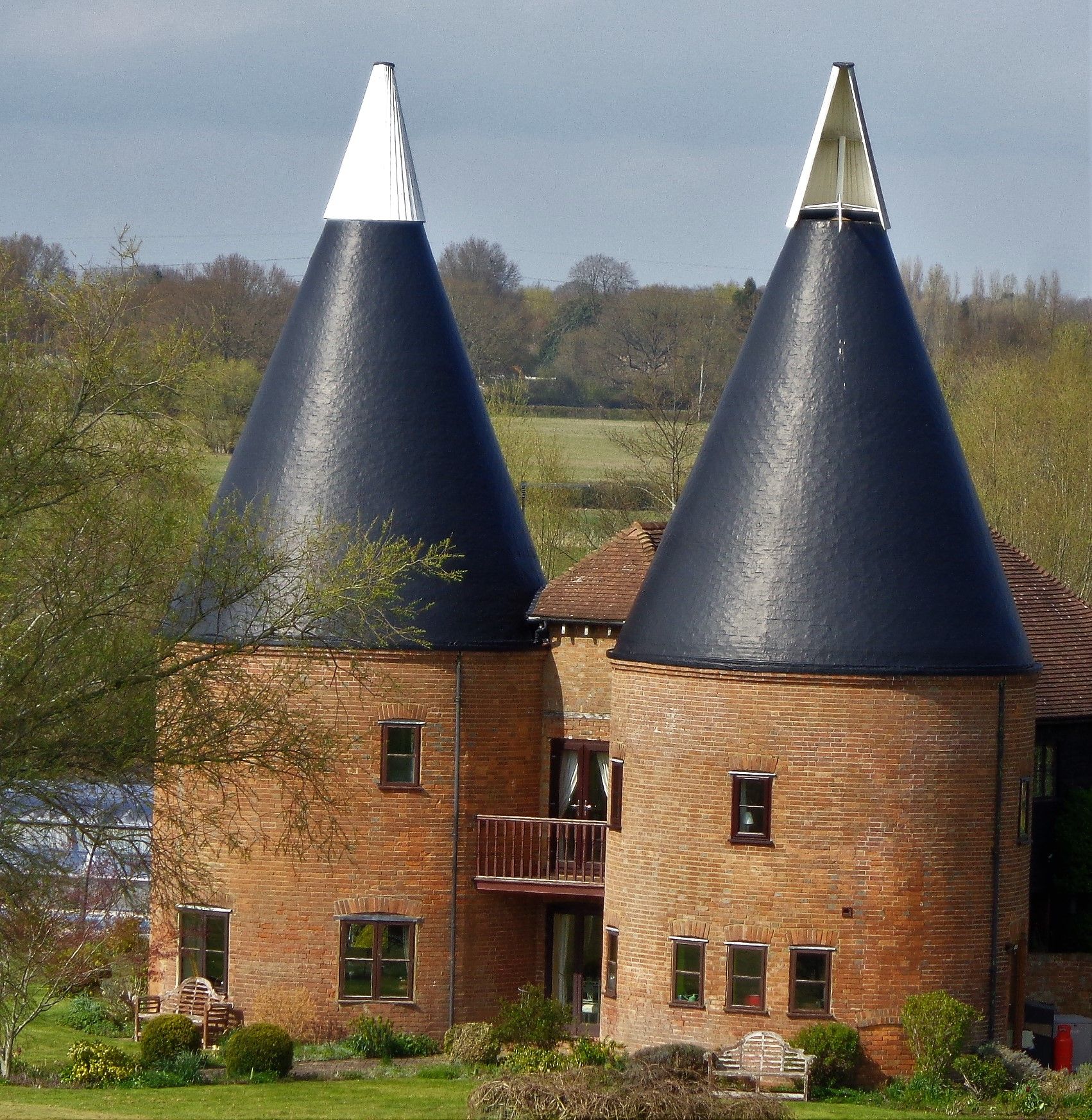 Oast houses near Appledore